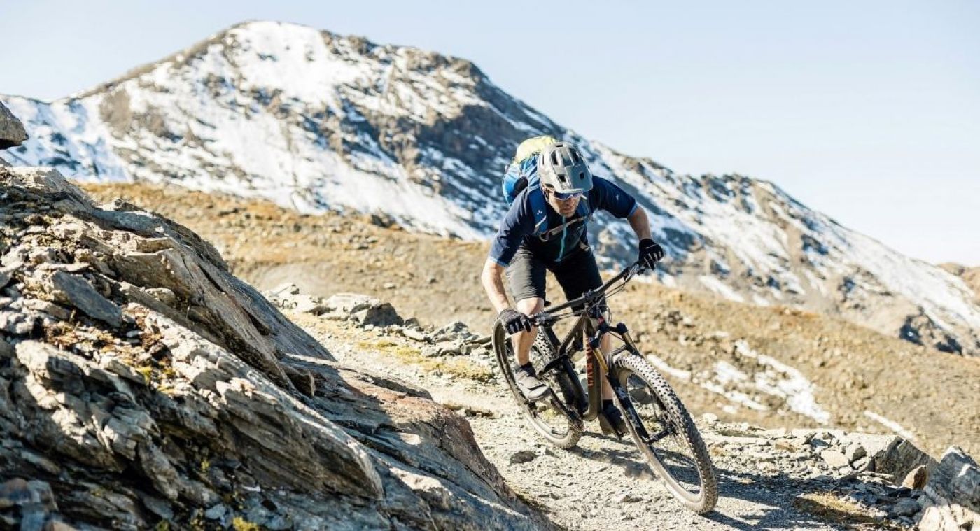 CANYON inclui a SUPERLEVE NEURON CF SLX no seu catálogo de bicicletas de suspensão total com 130mm