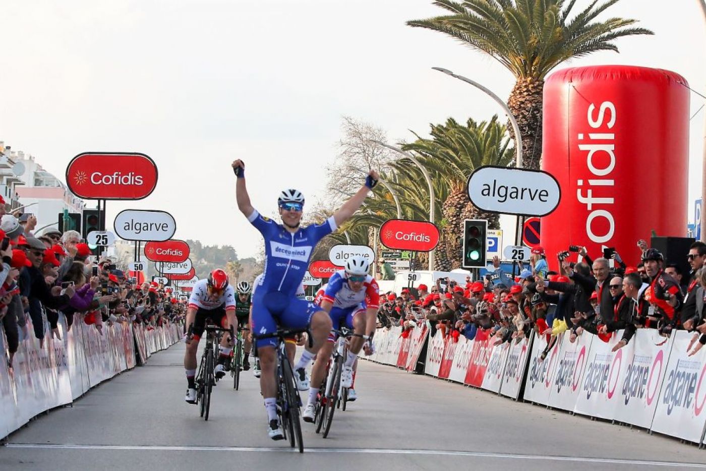 Volta ao Algarve dia 1 - Fabio Jakobsen sprinta para a amarela em Lagos