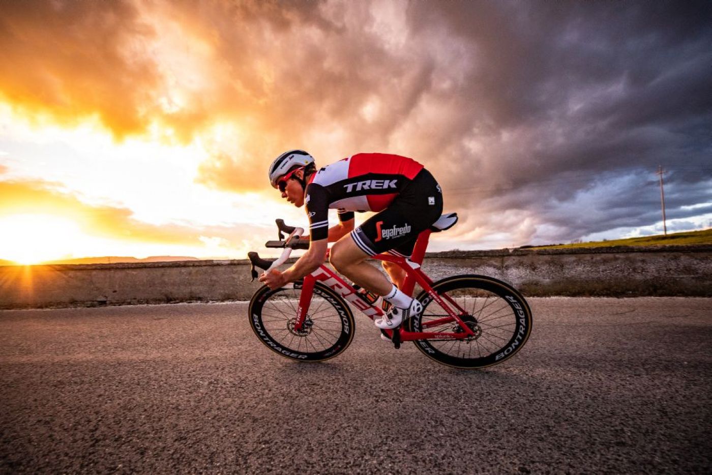 O novo grupo SRAM RED® eTap® AXS já está disponível nas Trek