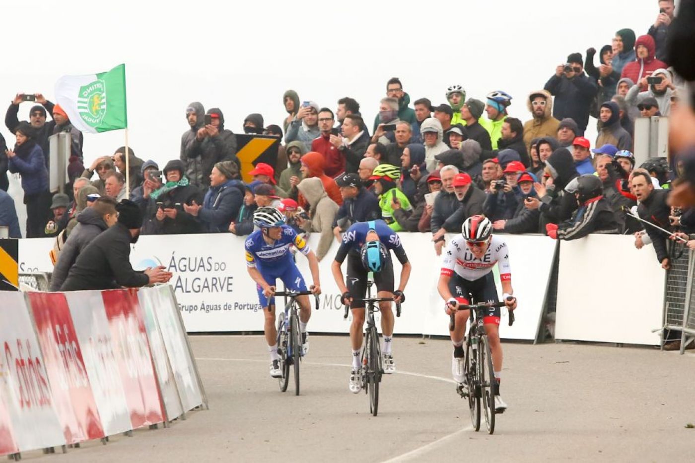 Volta ao Algarve dia 2 - Tadej Pogacar impõe-se na Fóia e veste amarela